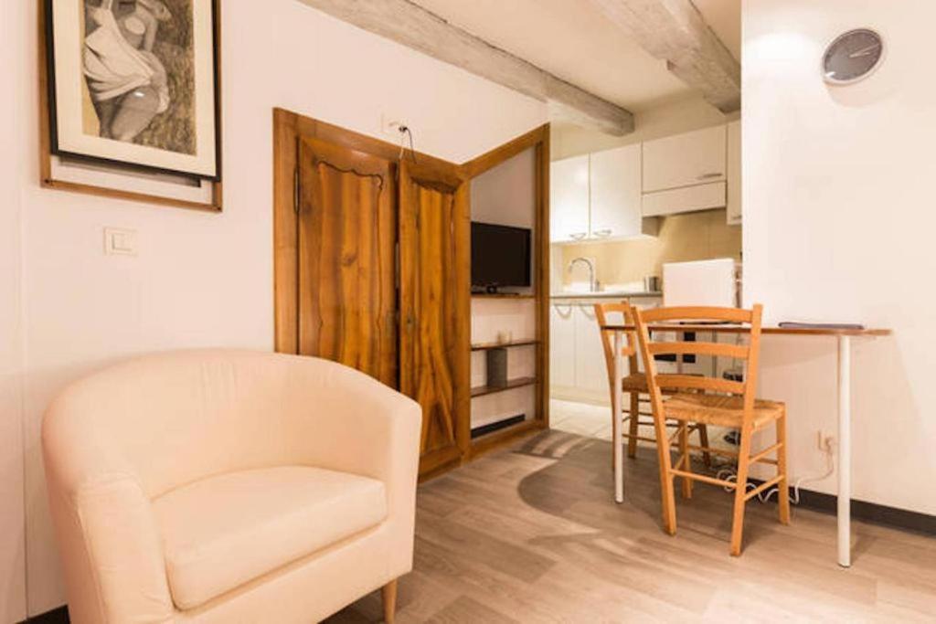 Historic Center - Petite Venise Apartment